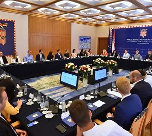 Okrugli stol na temu “Biti mlad i ostati živjeti u Hrvatskoj”