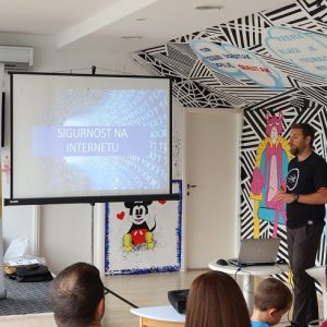Sigurnost na internetu – tema obiteljske radionice u Sinju