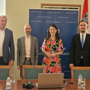 okrugli-stol-4 Okrugli stol na temu “Hrvatska izumire, što poduzeti?”